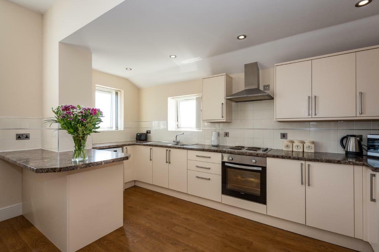 Waterview Deluxe Apartments Barrow-in-Furness ภายนอก รูปภาพ